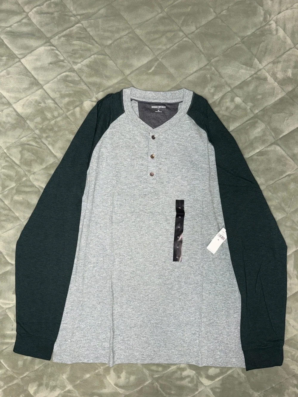 Banana Republic Men's Heather Gray Henley with Color-Block Shoulders - NWT